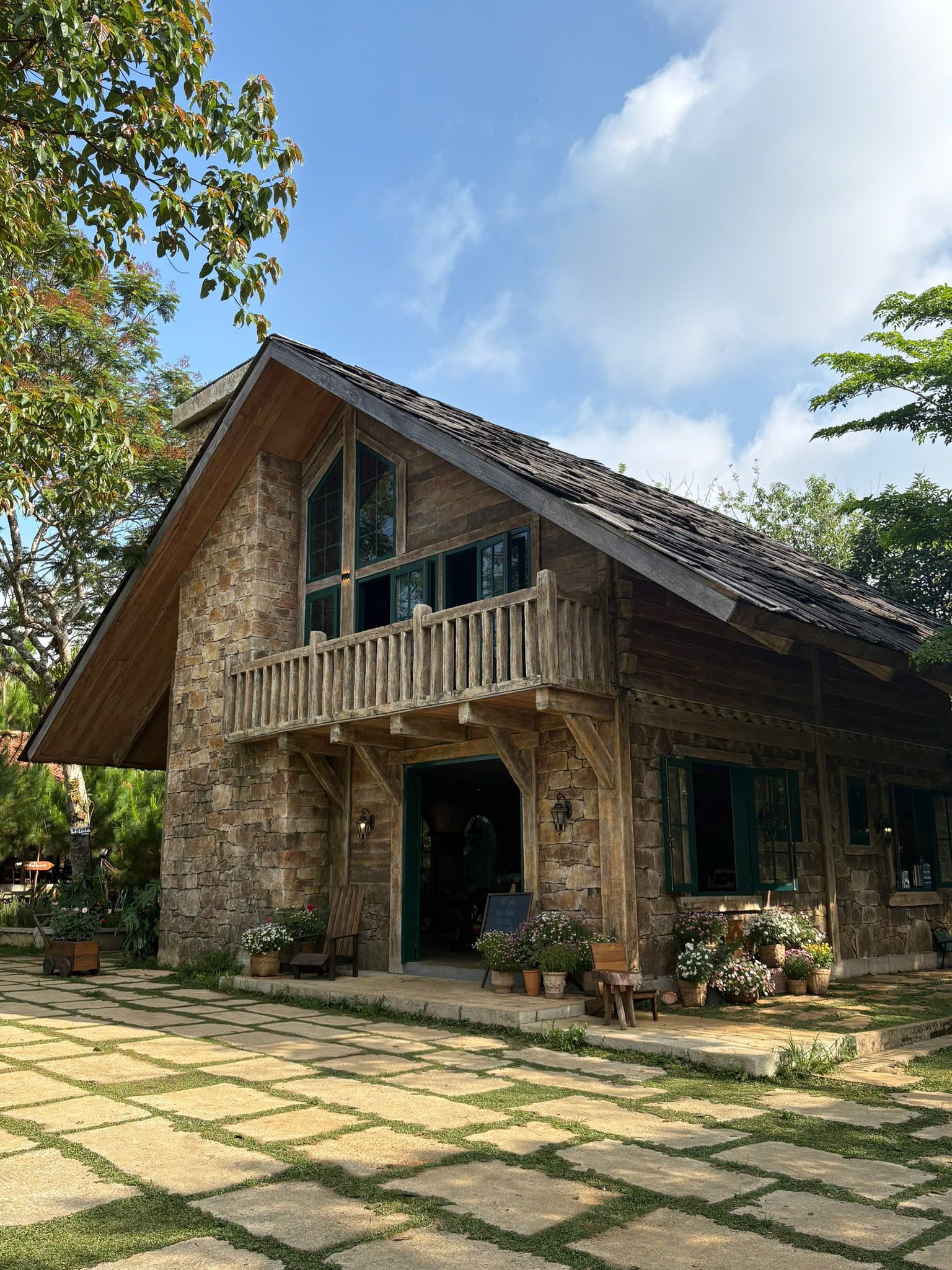 Khong gian ngoai troi tai Rung Coffee