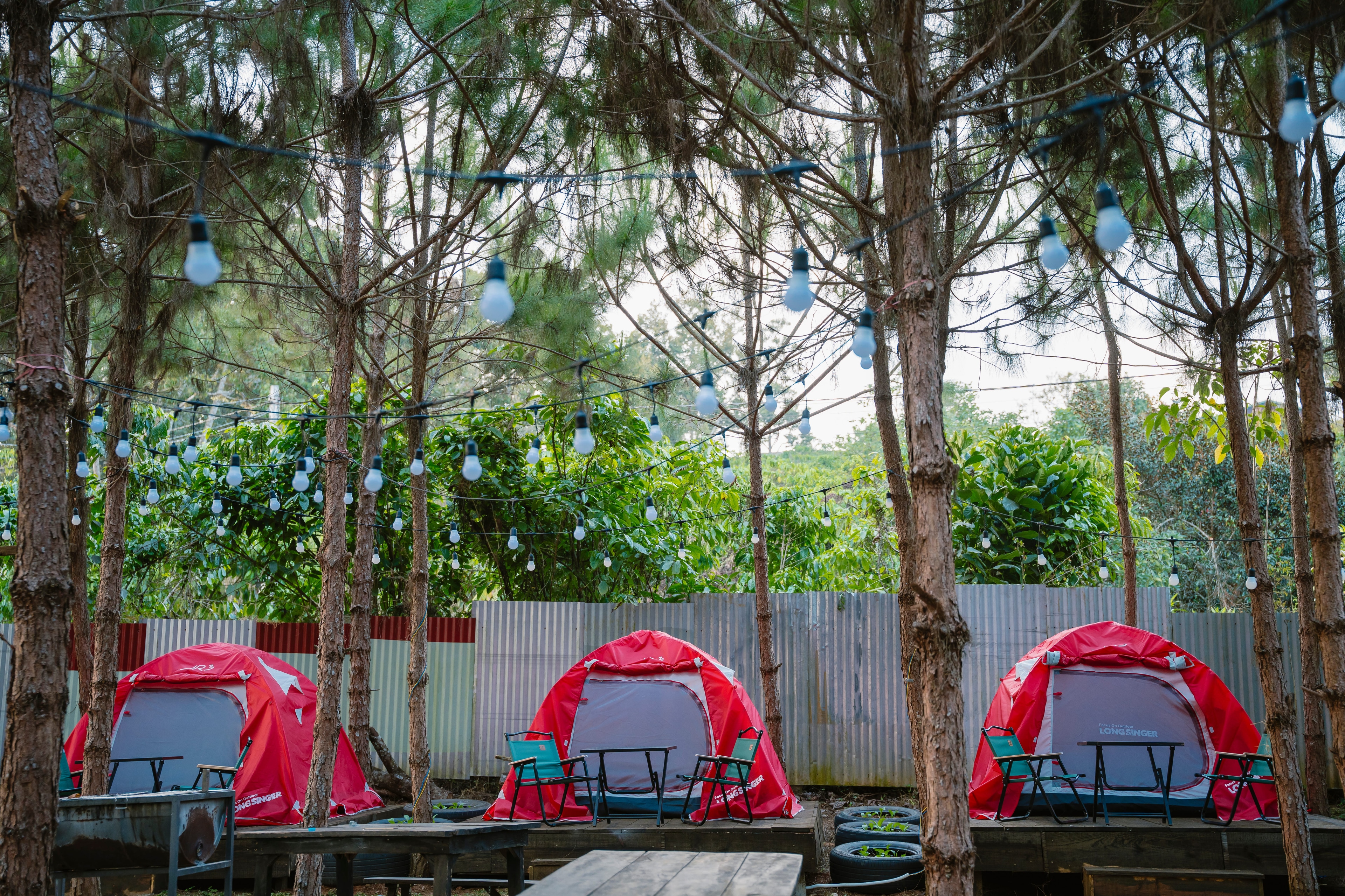 Hoàng hôn lãng mạn tại khu lều