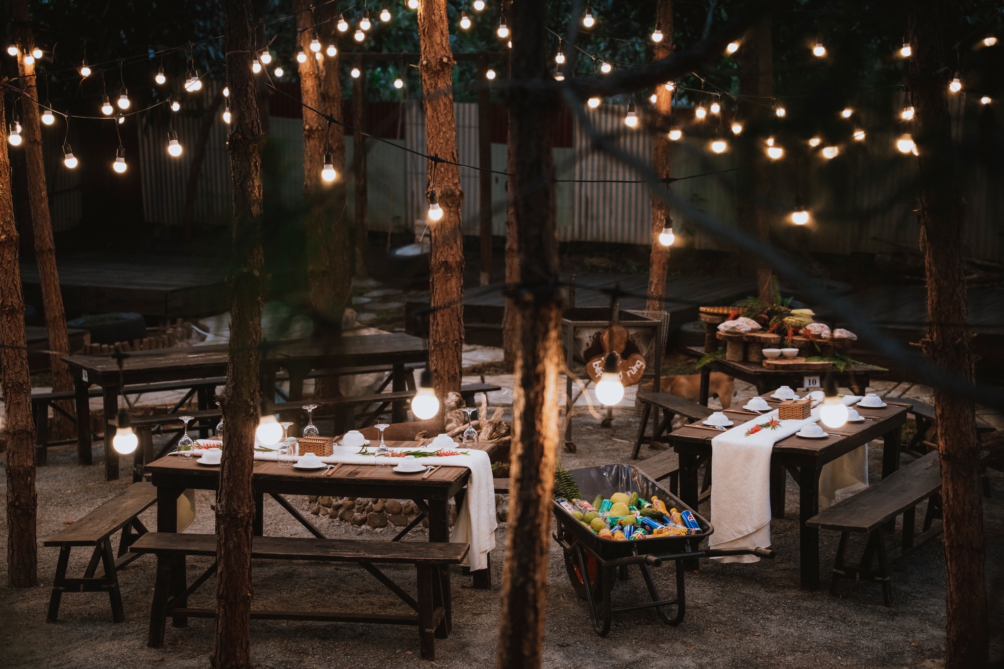 Bố cục bàn tiệc BBQ dành cho nhóm đông